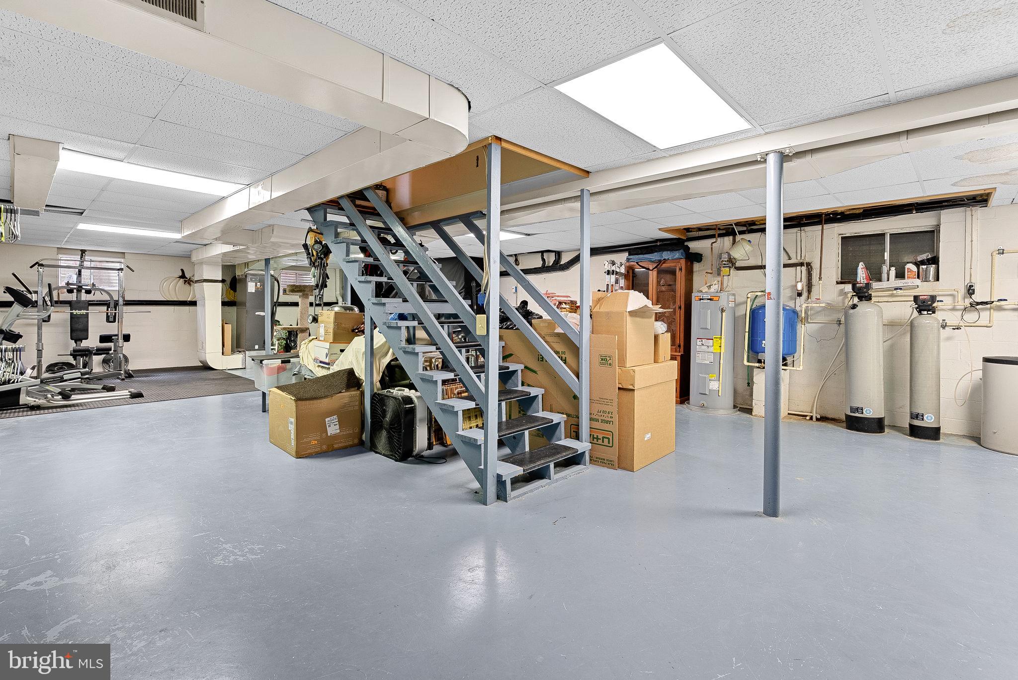 8129 BLANDSFORD DRIVE