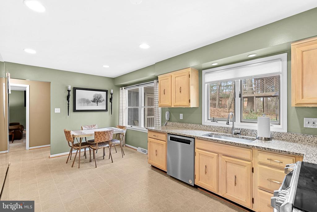 8129 BLANDSFORD DRIVE