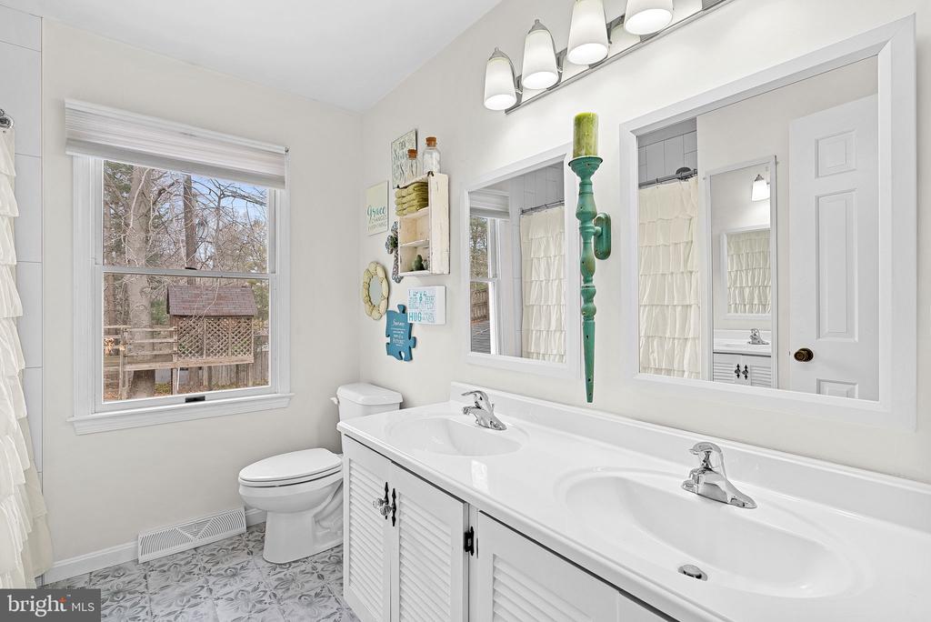 8129 BLANDSFORD DRIVE