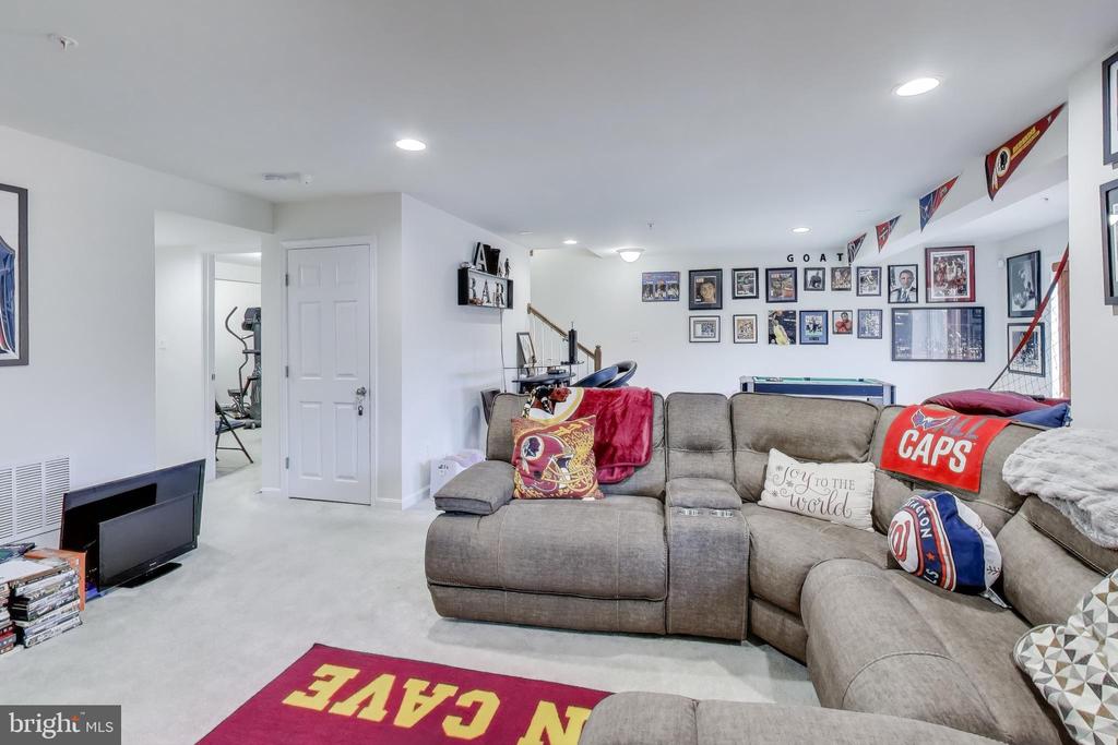 3585 EAGLE RIDGE DRIVE