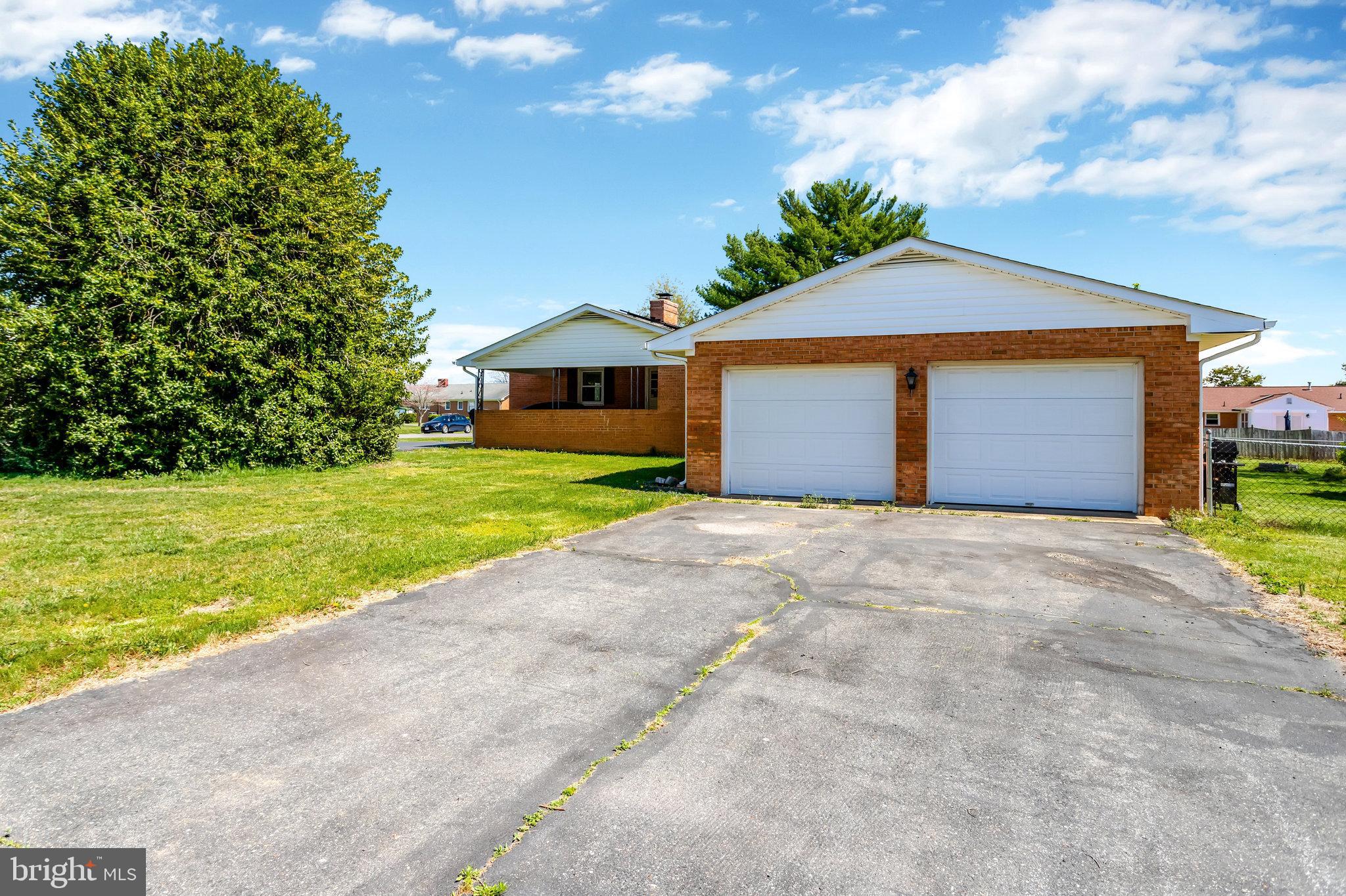 6004 LASALLE DRIVE