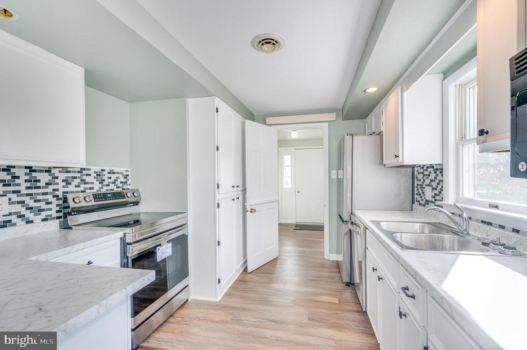 1217 HENSHAW ROAD