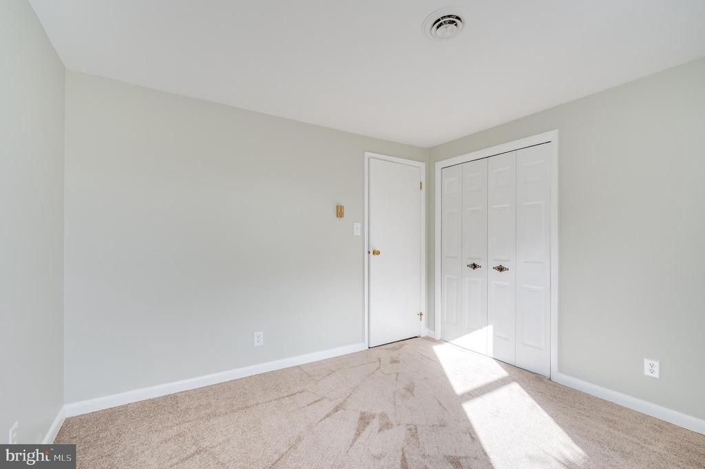 1217 HENSHAW ROAD