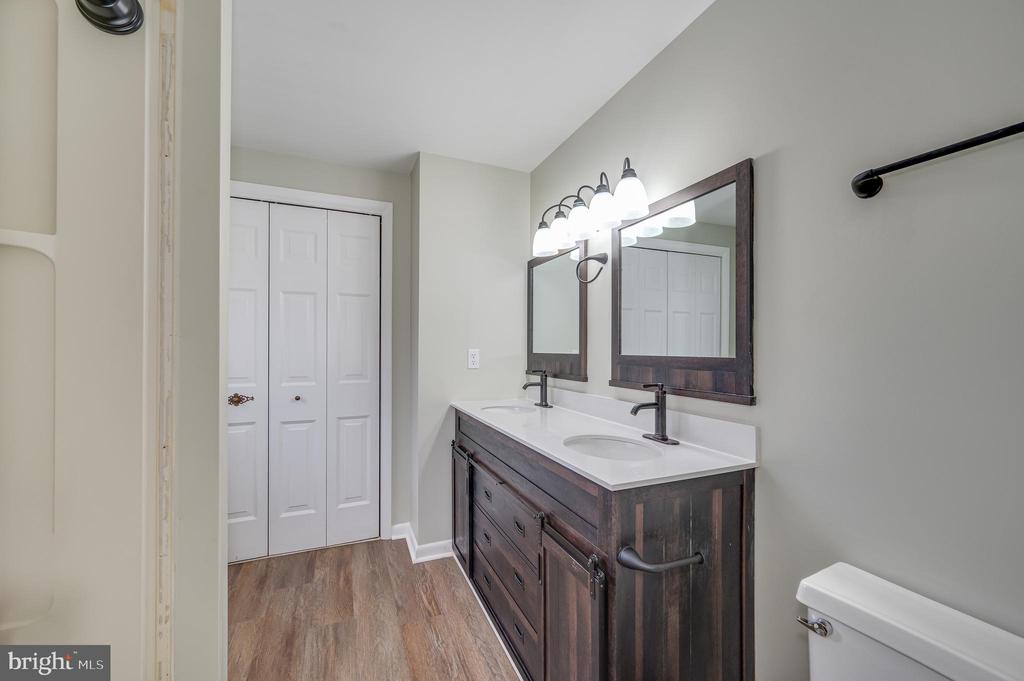 1217 HENSHAW ROAD