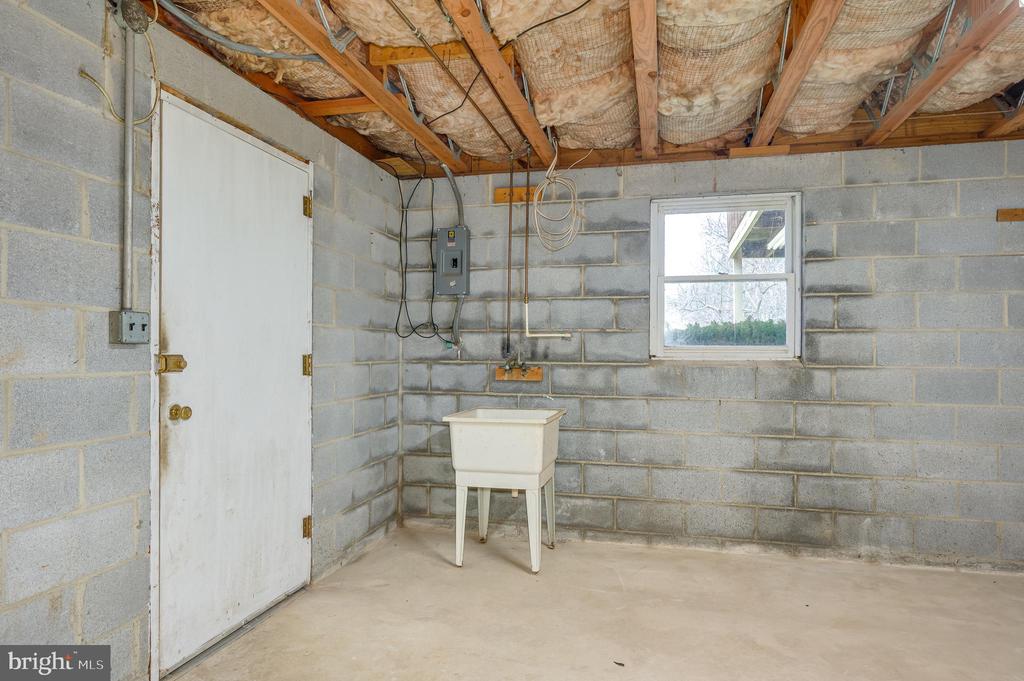 1217 HENSHAW ROAD