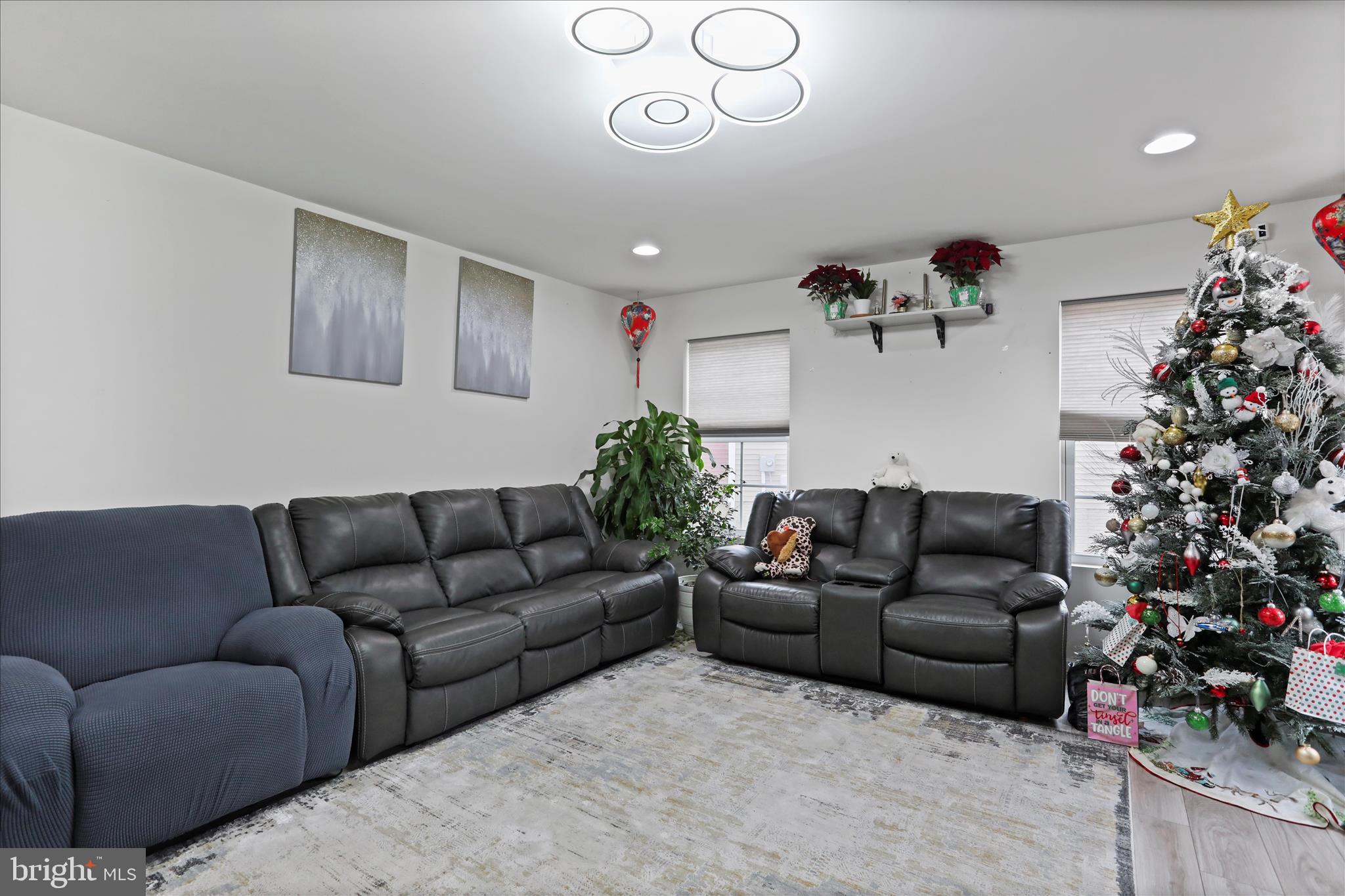 183 LUXOR COURT