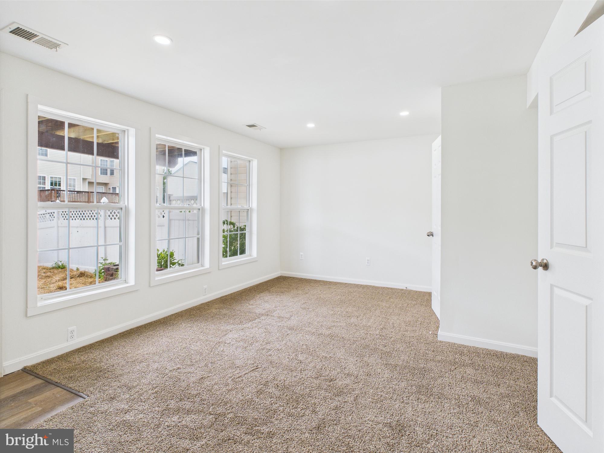 1233 MARE STREET