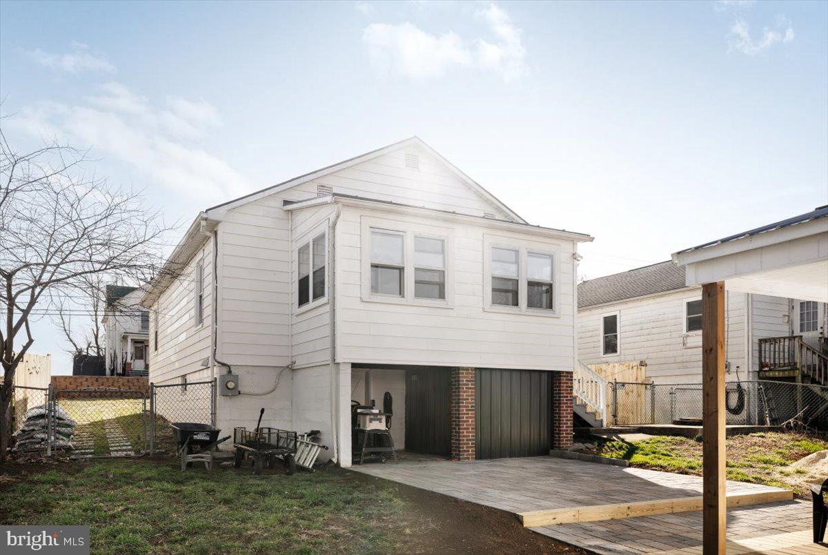821 JEFFERSON AVENUE