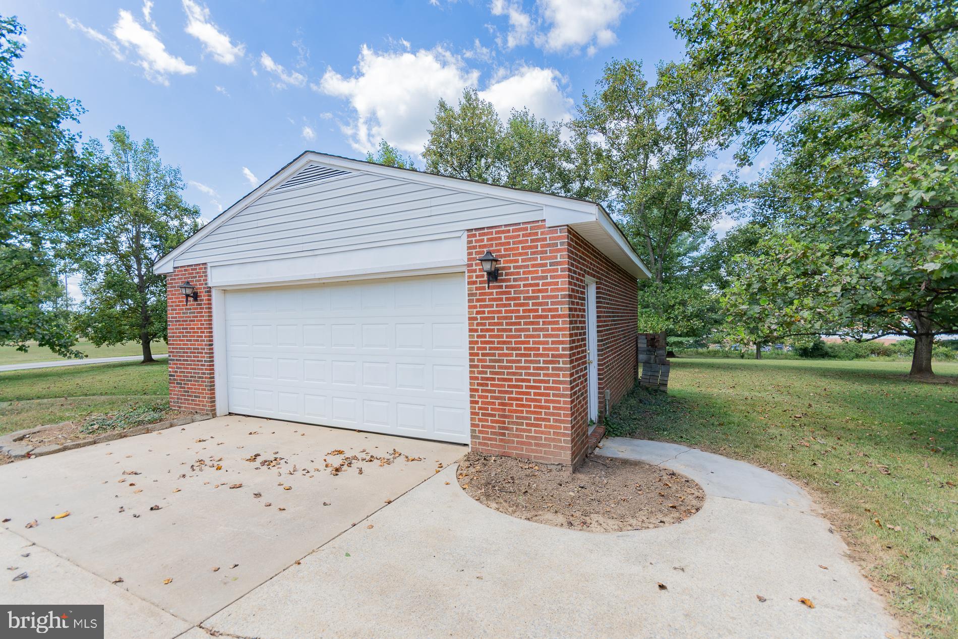 31 LOCUST HILL DRIVE