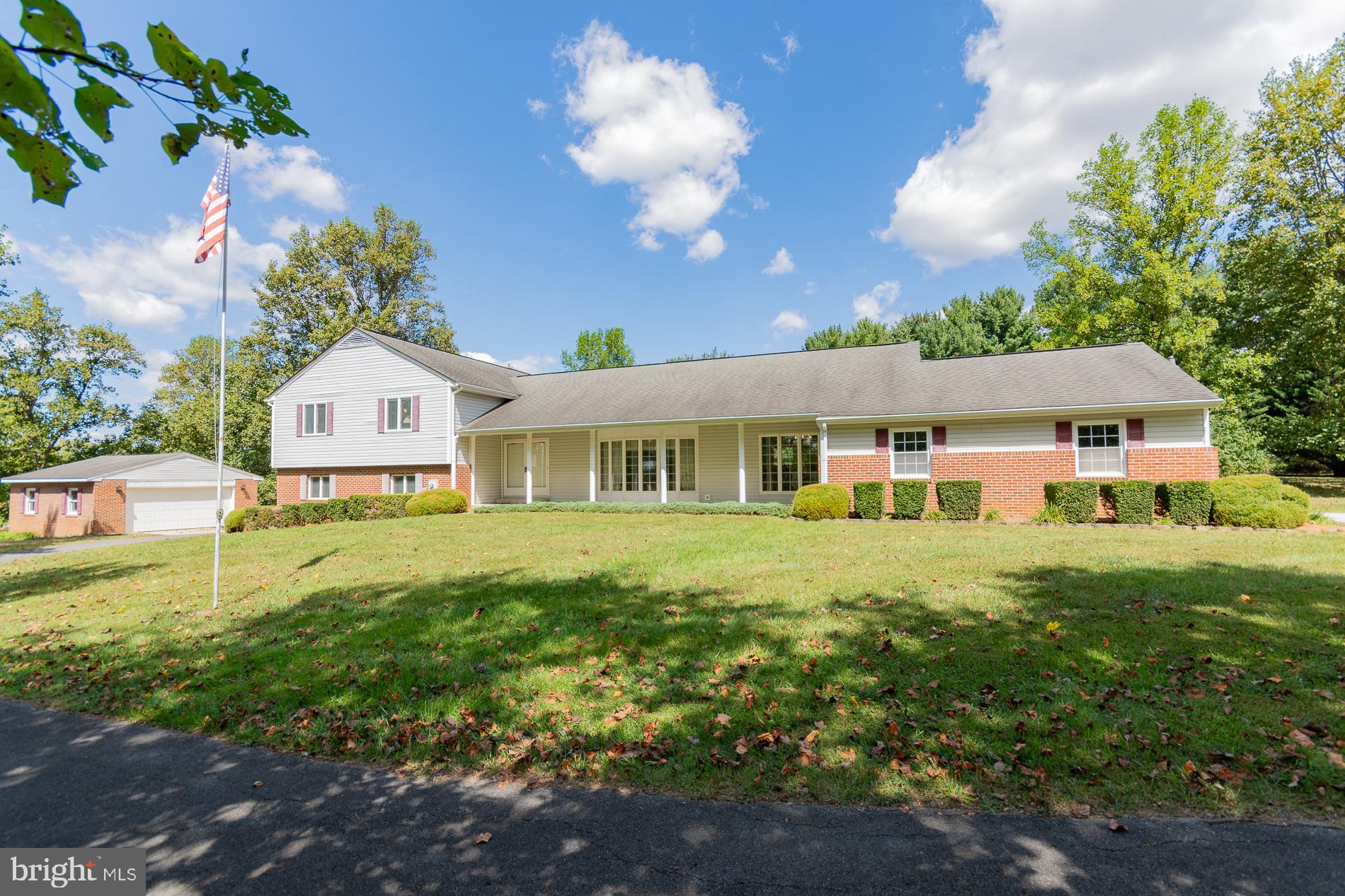 31 LOCUST HILL DRIVE