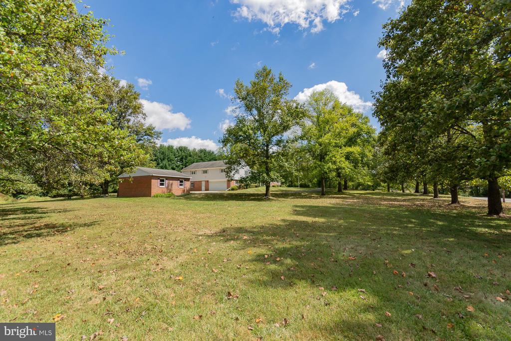 31 LOCUST HILL DRIVE