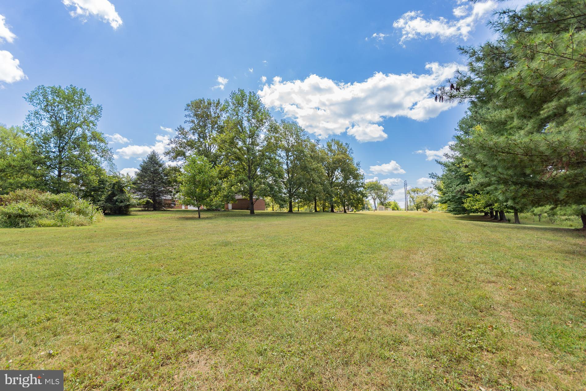 31 LOCUST HILL DRIVE