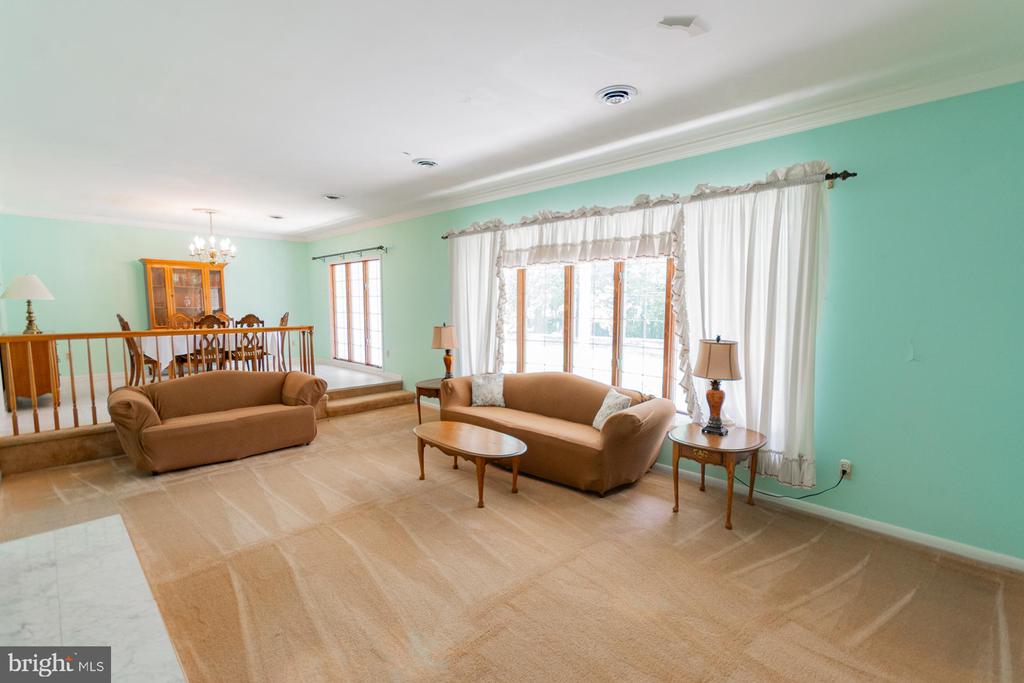 31 LOCUST HILL DRIVE