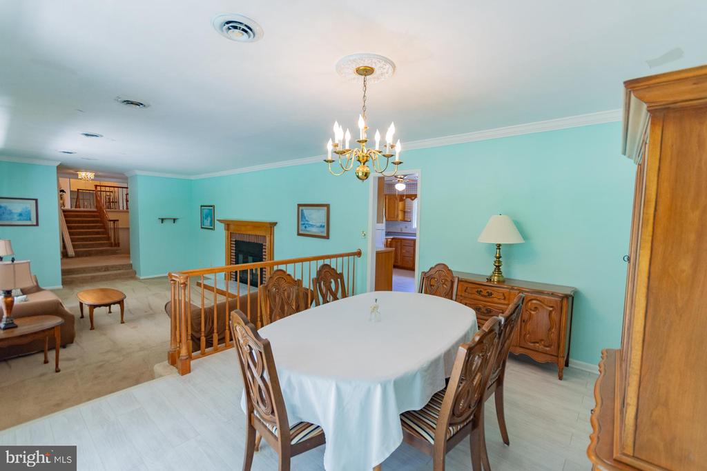 31 LOCUST HILL DRIVE