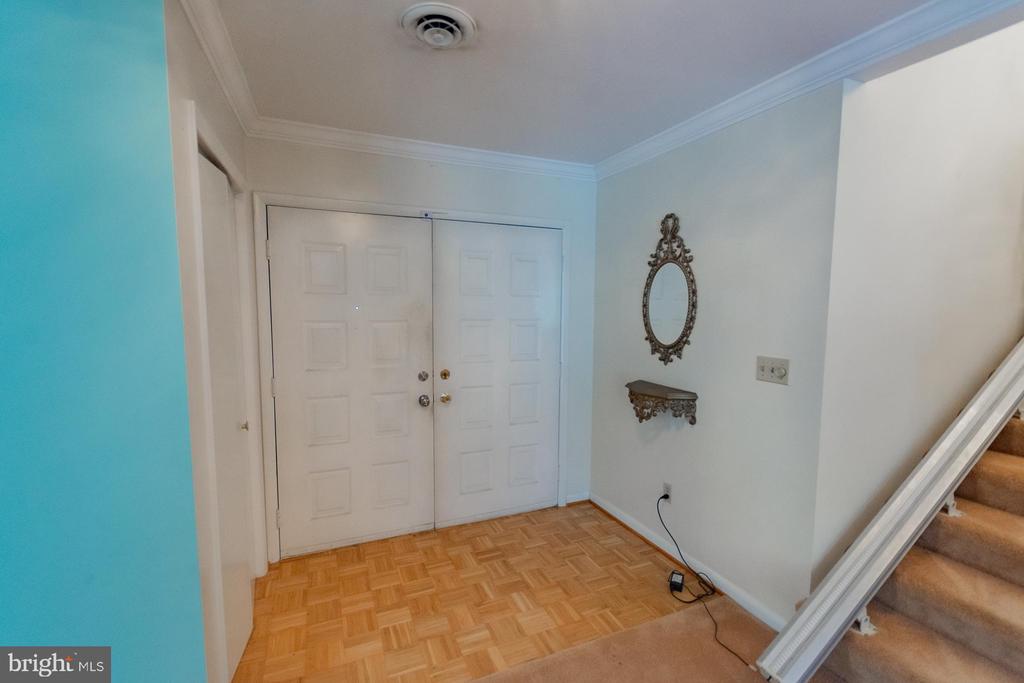 31 LOCUST HILL DRIVE