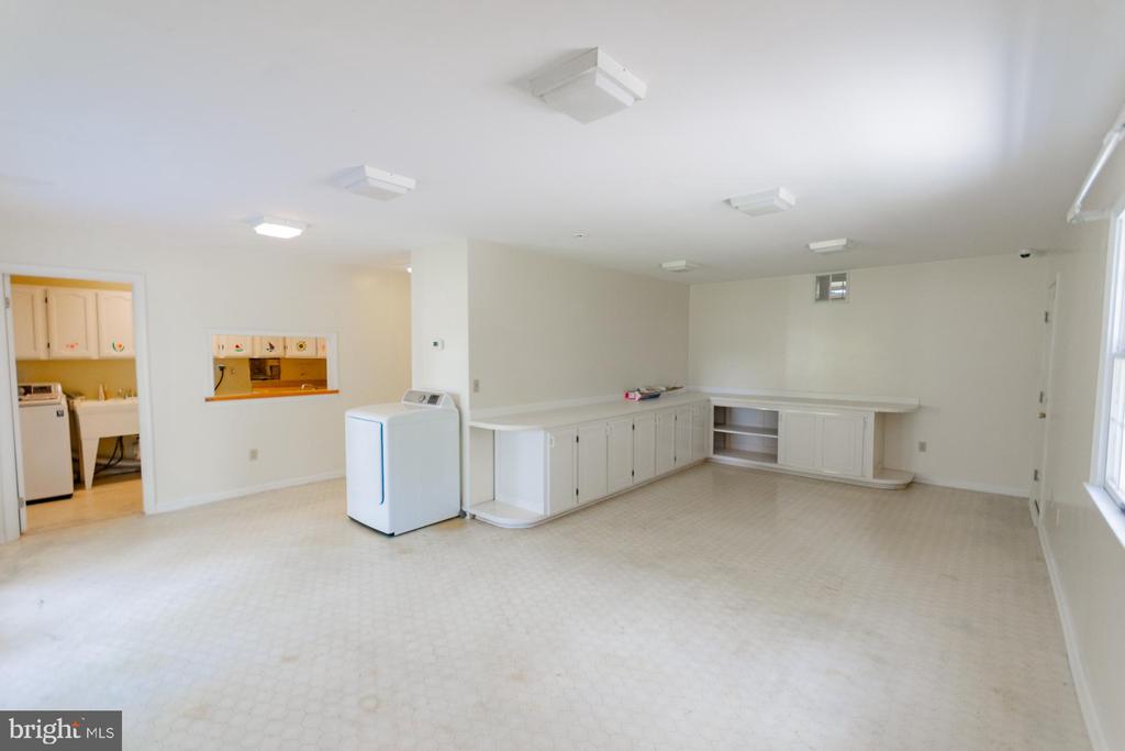 31 LOCUST HILL DRIVE