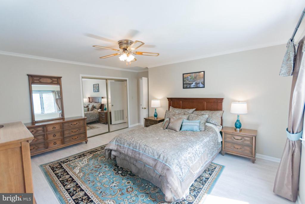 31 LOCUST HILL DRIVE