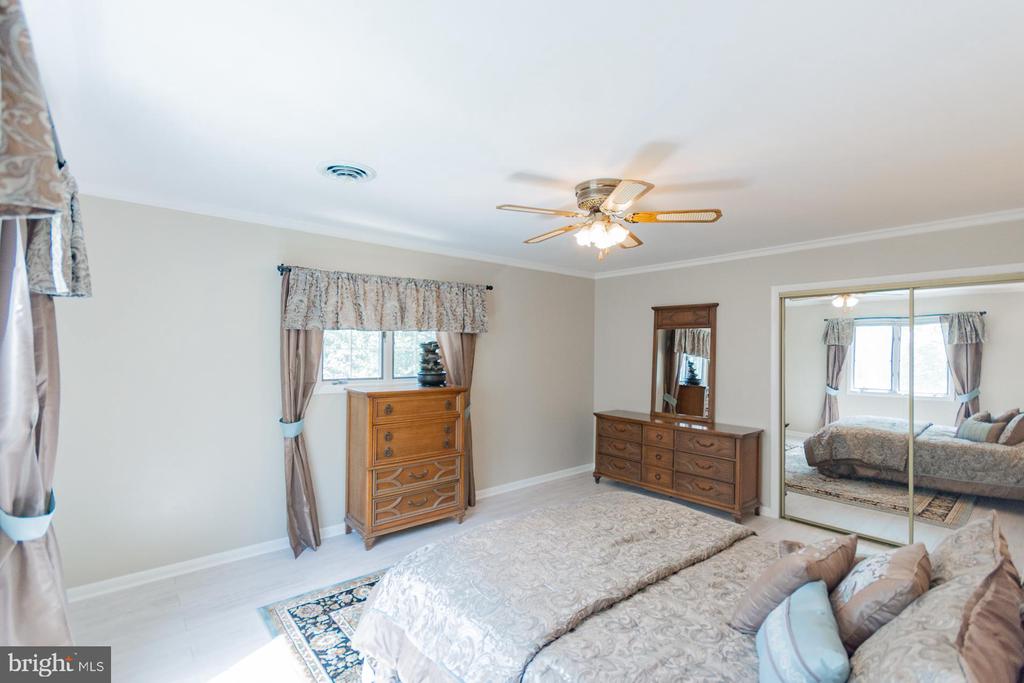 31 LOCUST HILL DRIVE