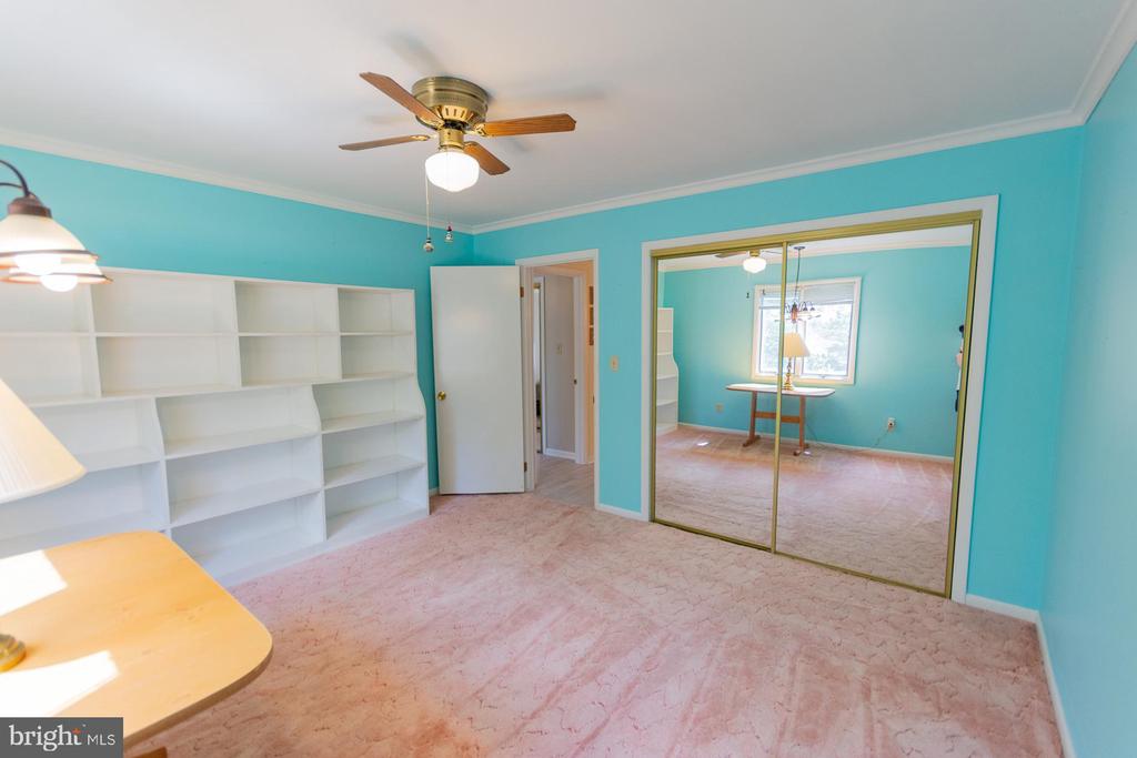 31 LOCUST HILL DRIVE
