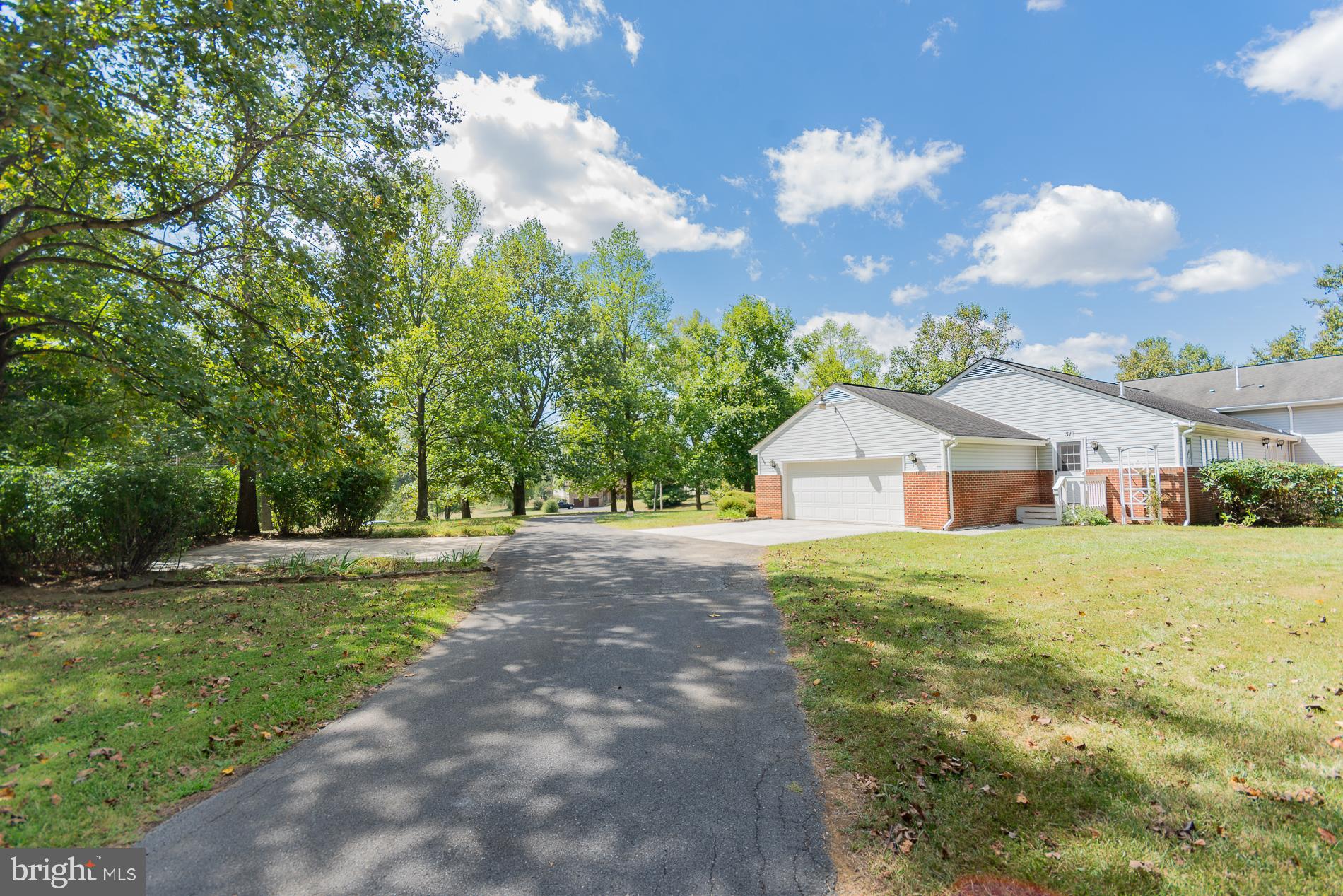 31 LOCUST HILL DRIVE