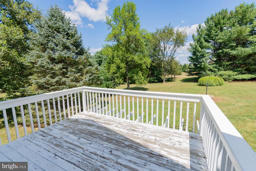 31 LOCUST HILL DRIVE