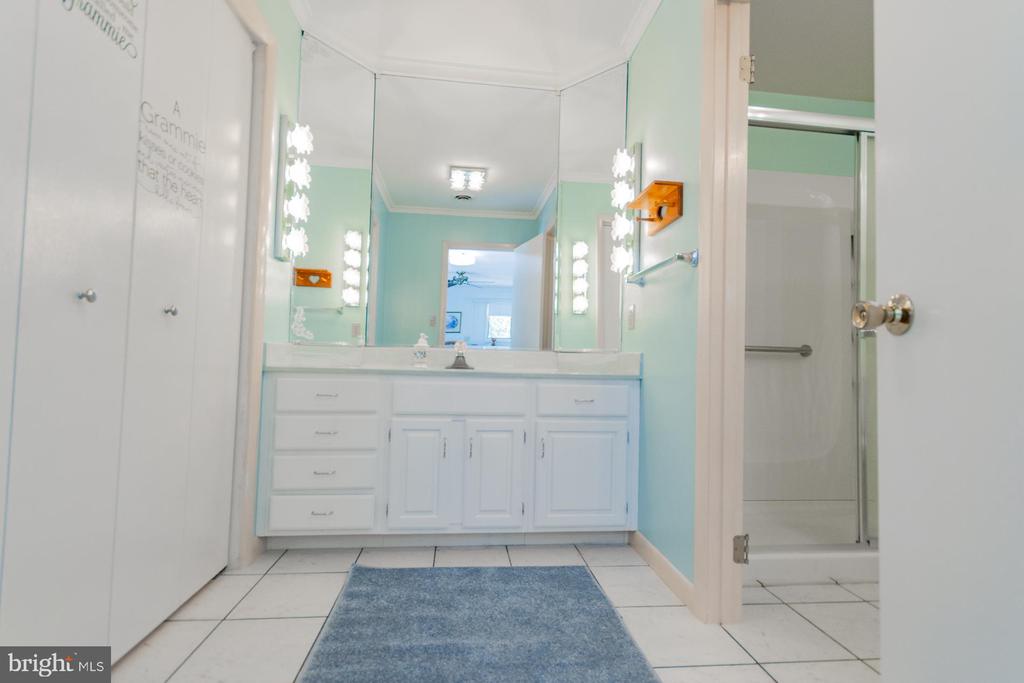 31 LOCUST HILL DRIVE