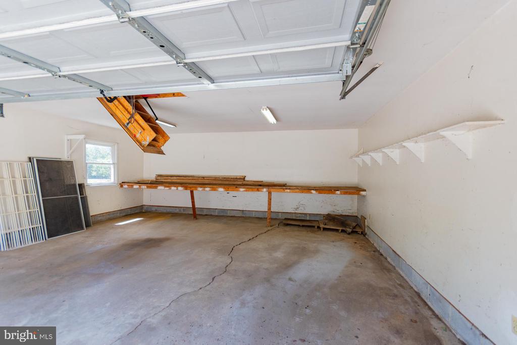 31 LOCUST HILL DRIVE