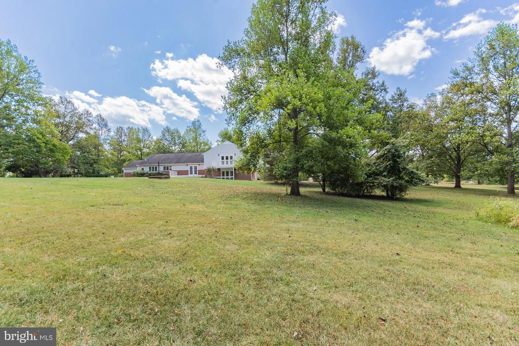 31 LOCUST HILL DRIVE