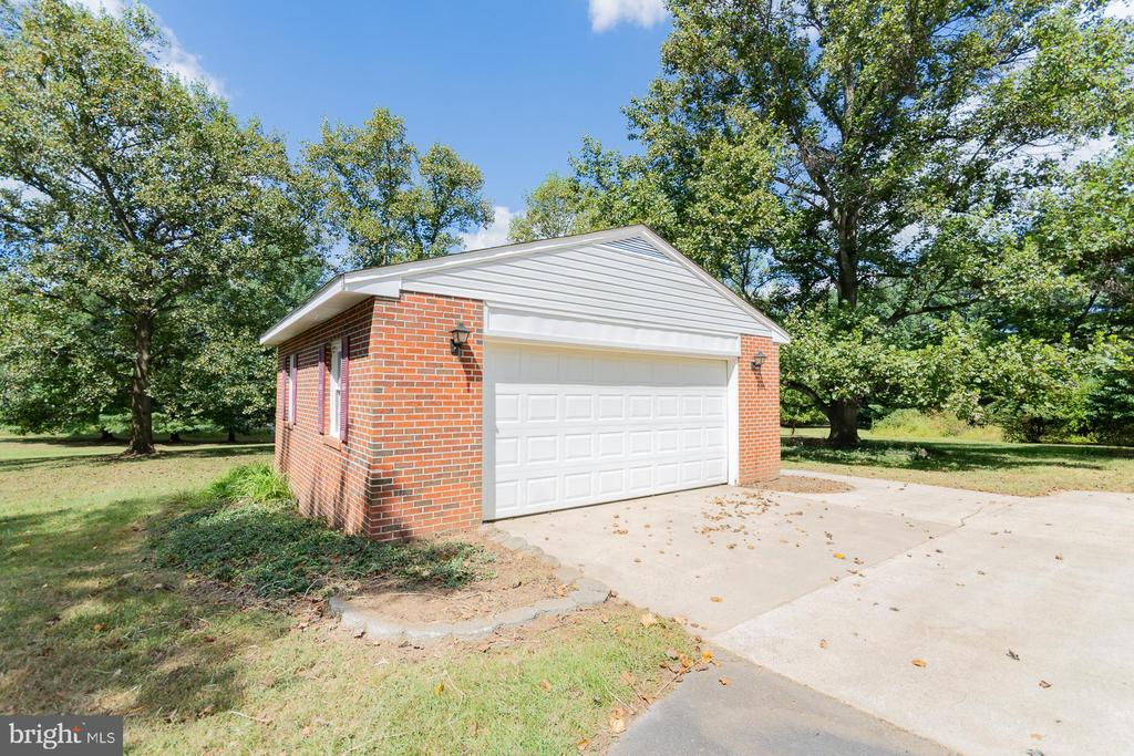 31 LOCUST HILL DRIVE