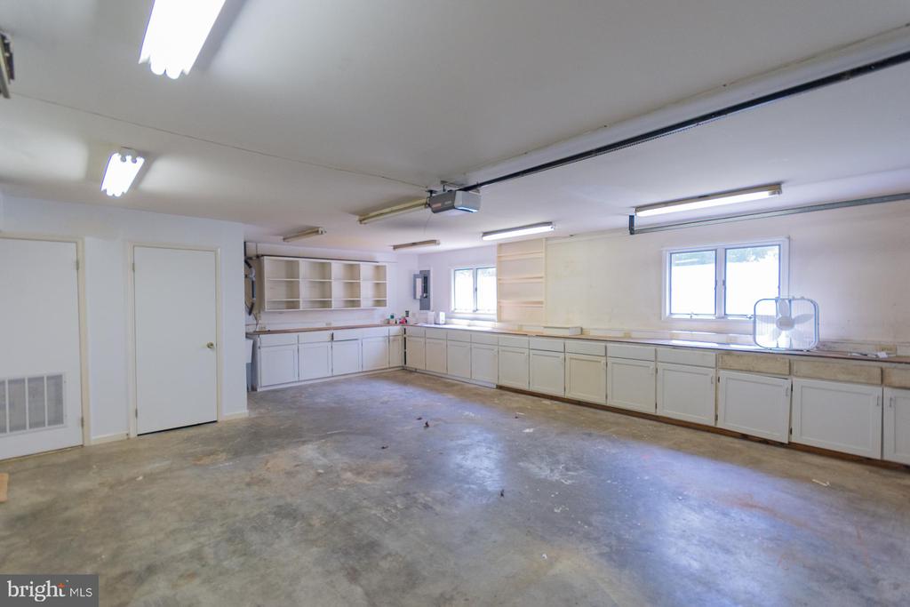 31 LOCUST HILL DRIVE