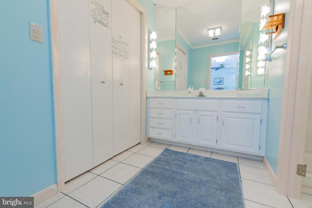 31 LOCUST HILL DRIVE