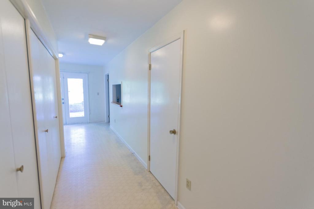 31 LOCUST HILL DRIVE