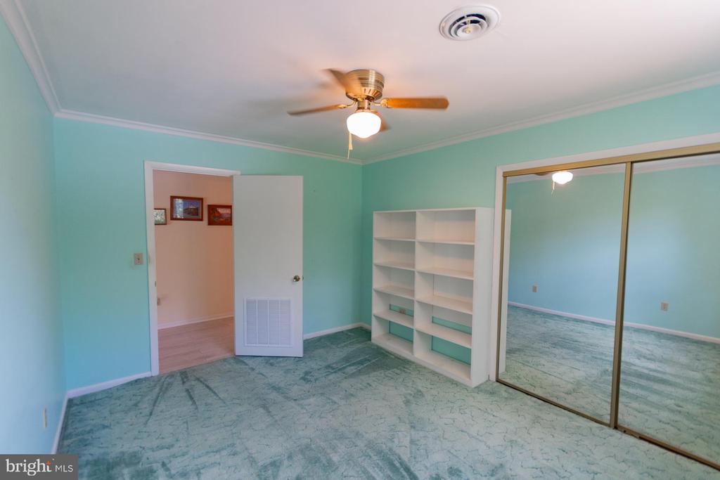 31 LOCUST HILL DRIVE