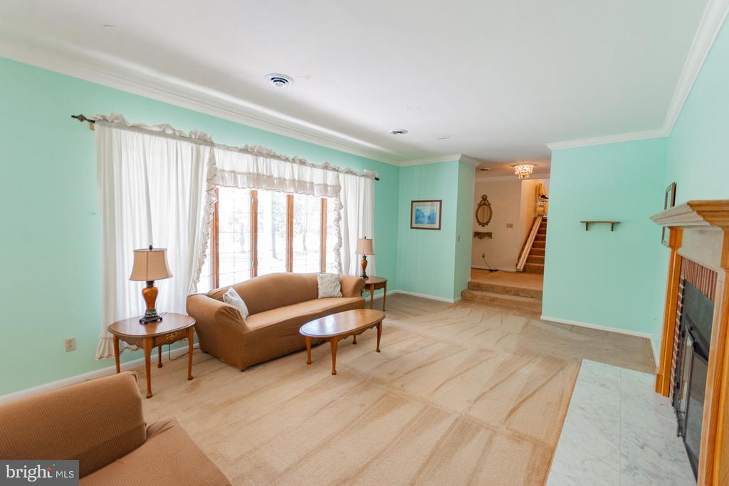 31 LOCUST HILL DRIVE