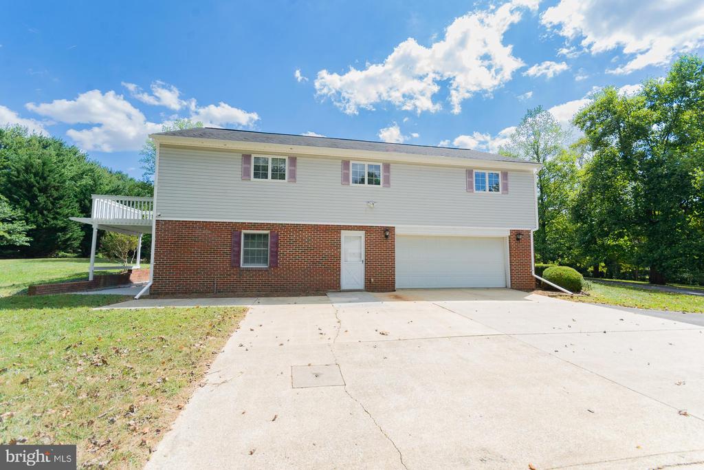 31 LOCUST HILL DRIVE