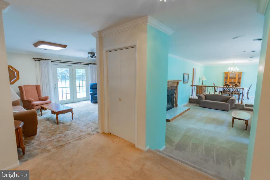31 LOCUST HILL DRIVE
