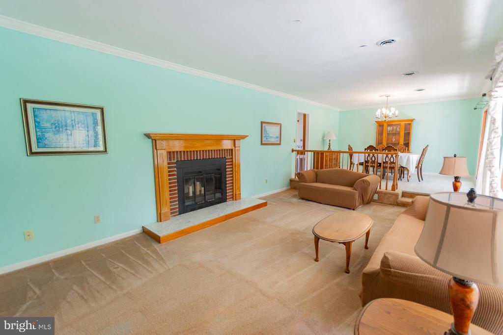 31 LOCUST HILL DRIVE