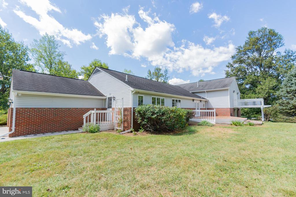 31 LOCUST HILL DRIVE