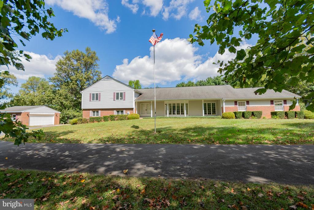 31 LOCUST HILL DRIVE