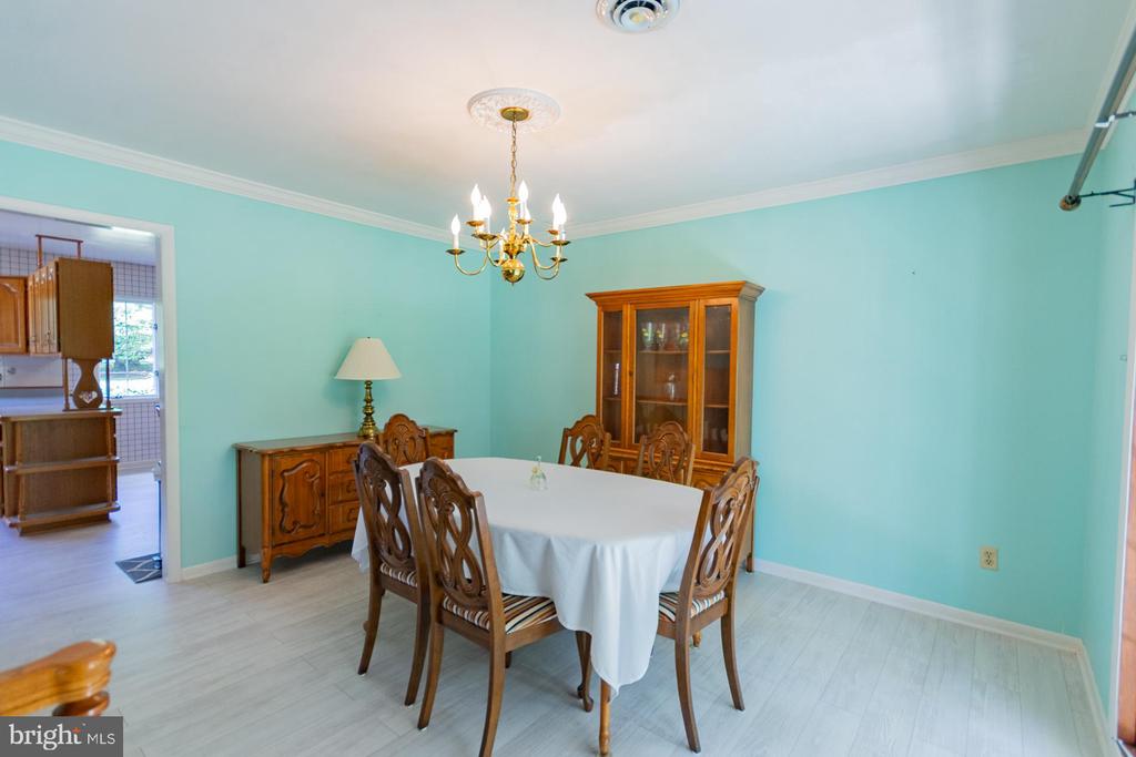 31 LOCUST HILL DRIVE