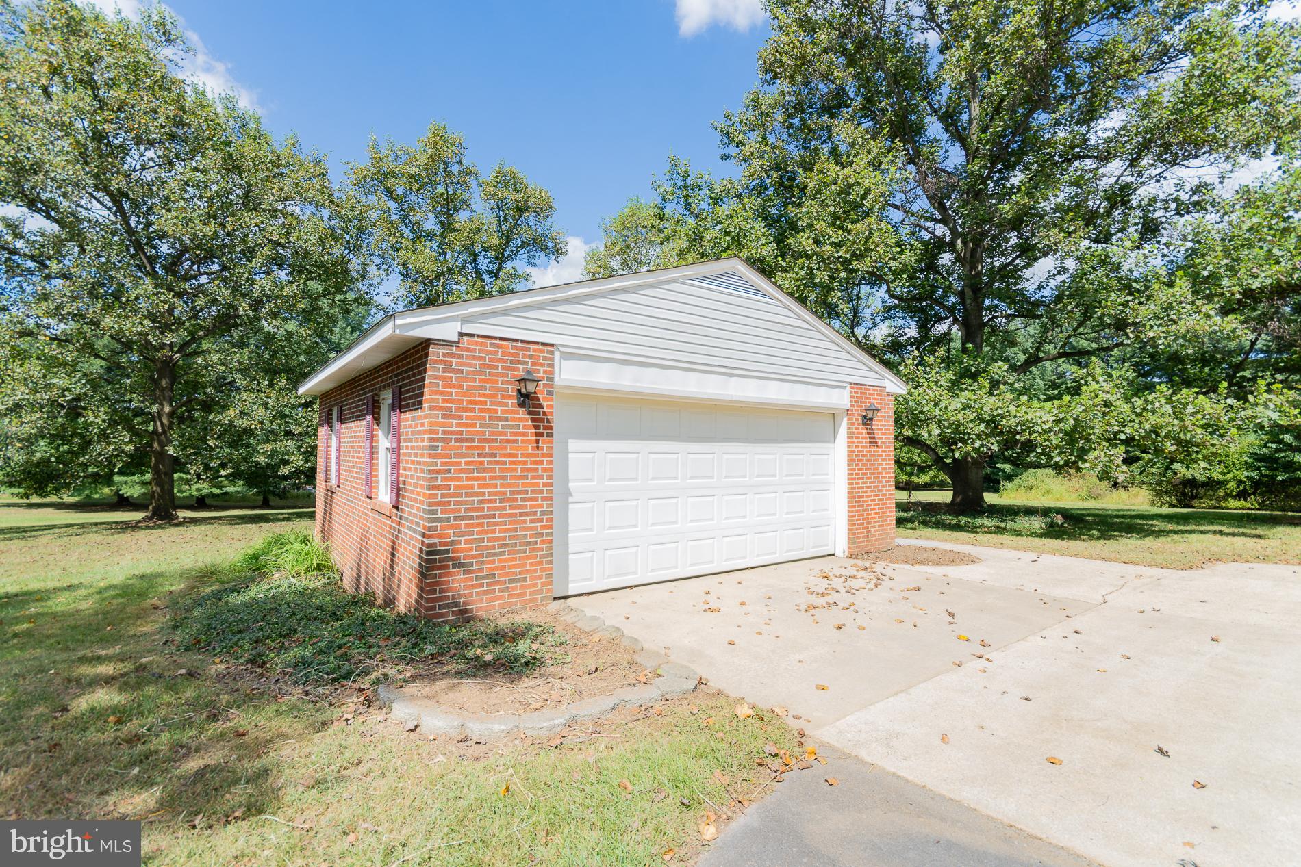 31 LOCUST HILL DRIVE