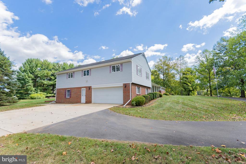 31 LOCUST HILL DRIVE