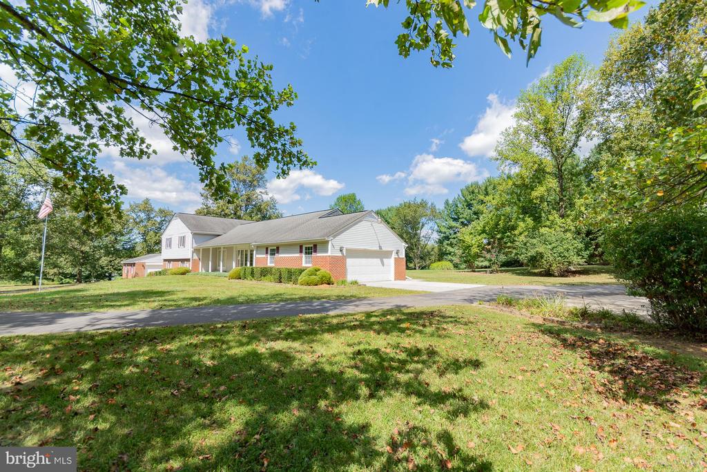 31 LOCUST HILL DRIVE