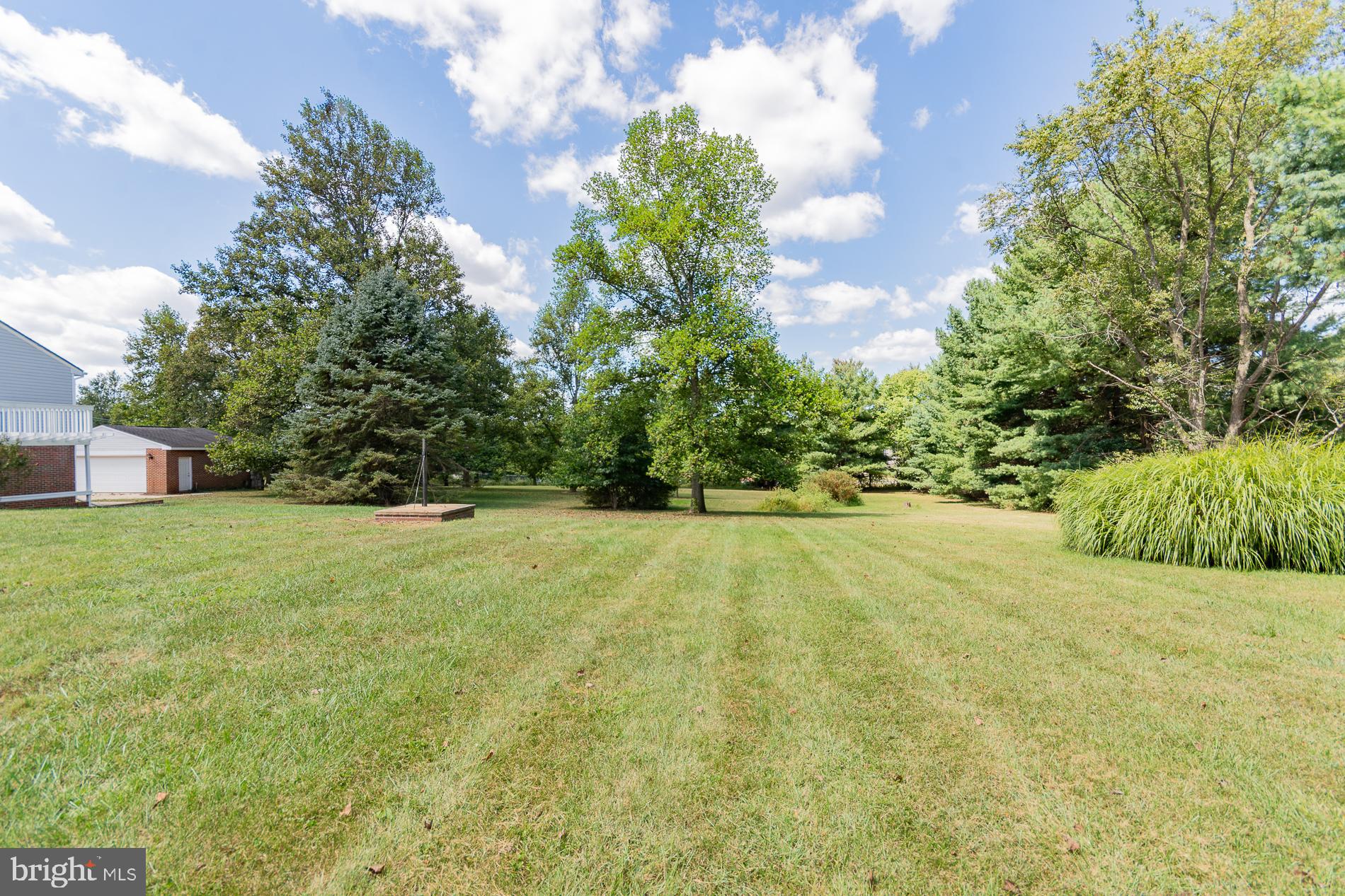 31 LOCUST HILL DRIVE