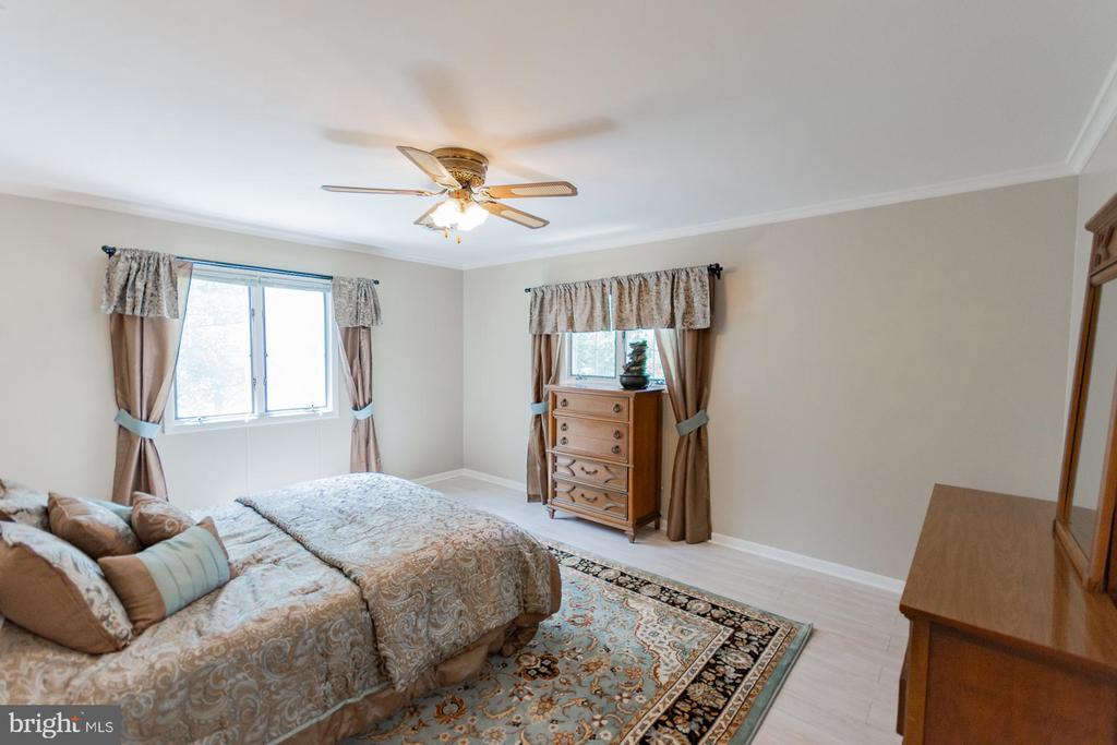 31 LOCUST HILL DRIVE