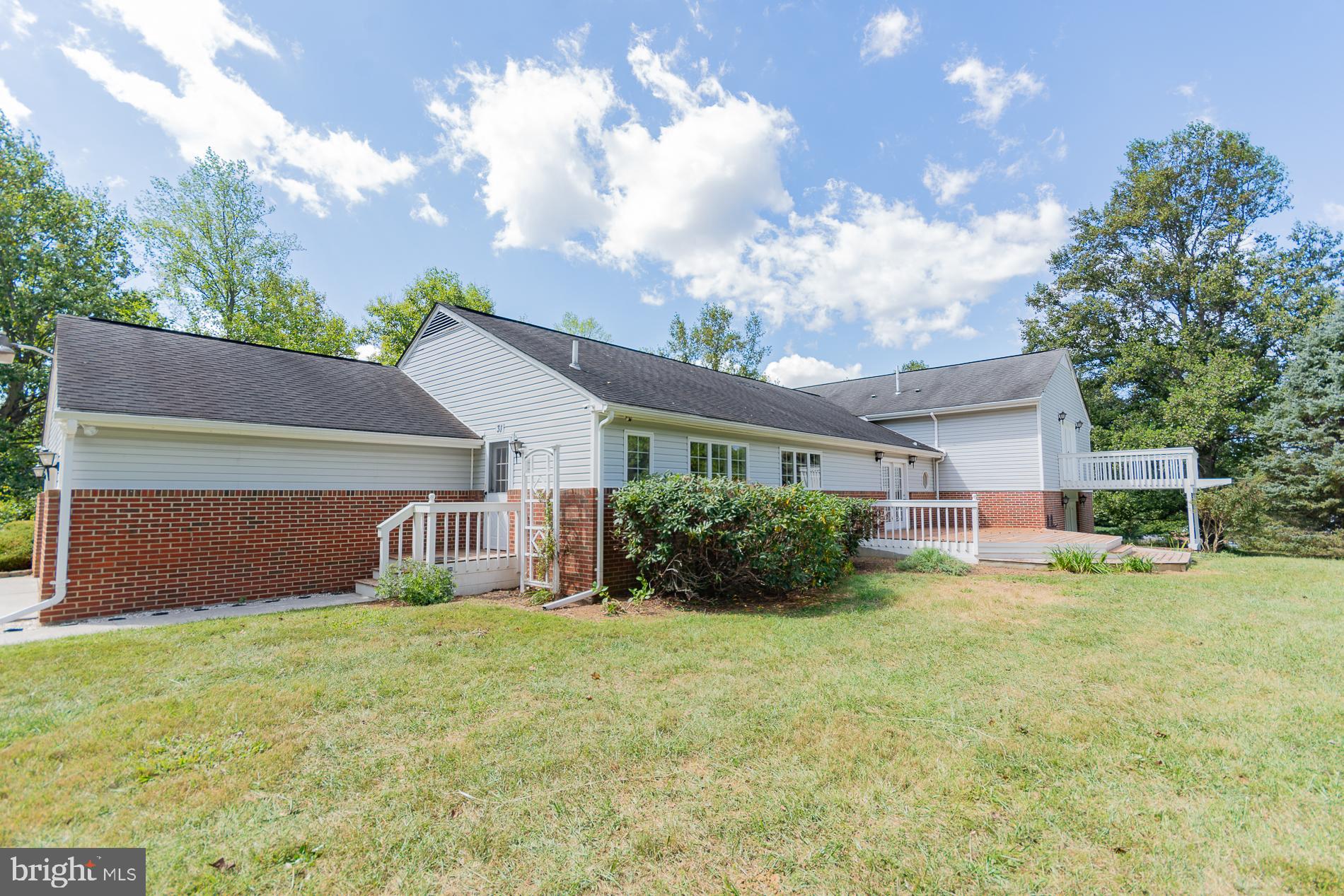 31 LOCUST HILL DRIVE