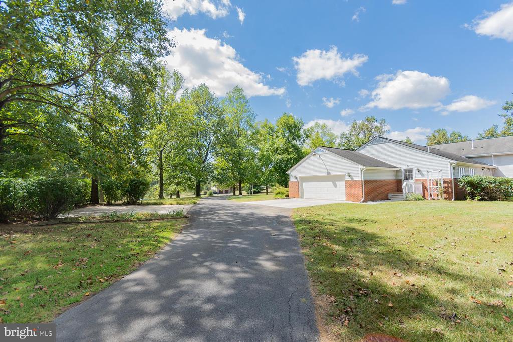 31 LOCUST HILL DRIVE