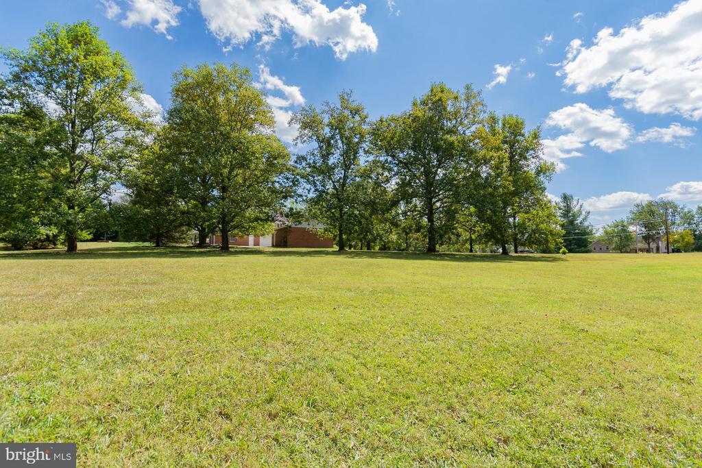 31 LOCUST HILL DRIVE