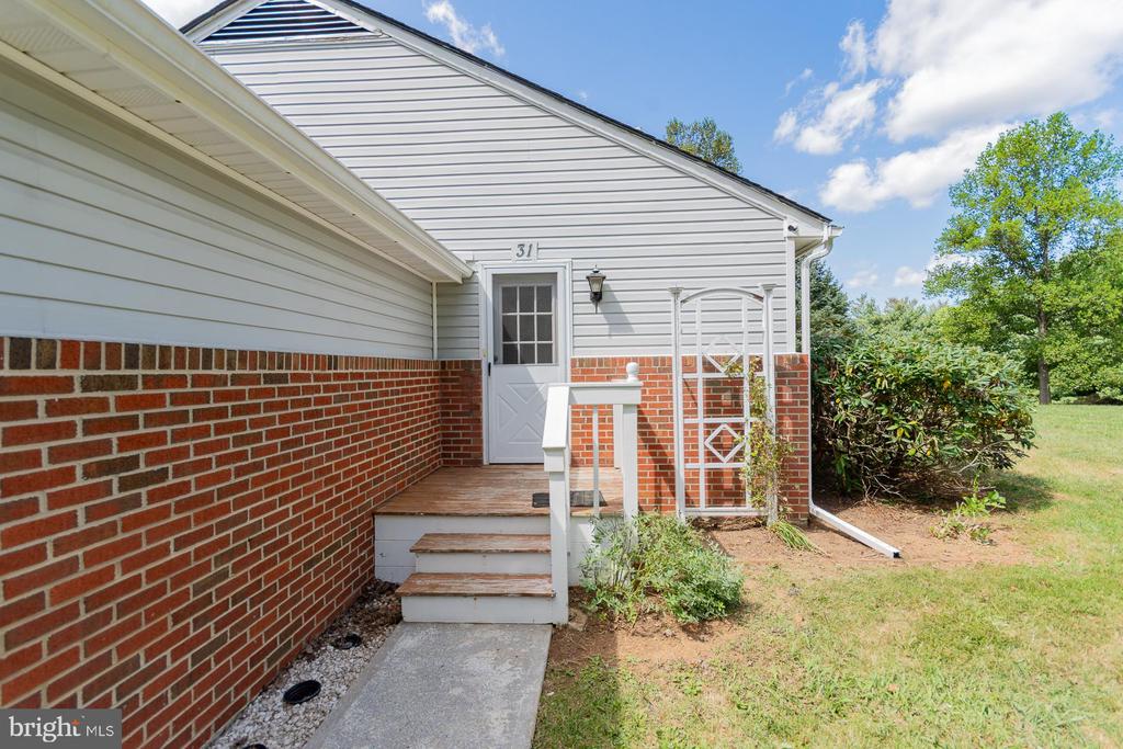 31 LOCUST HILL DRIVE