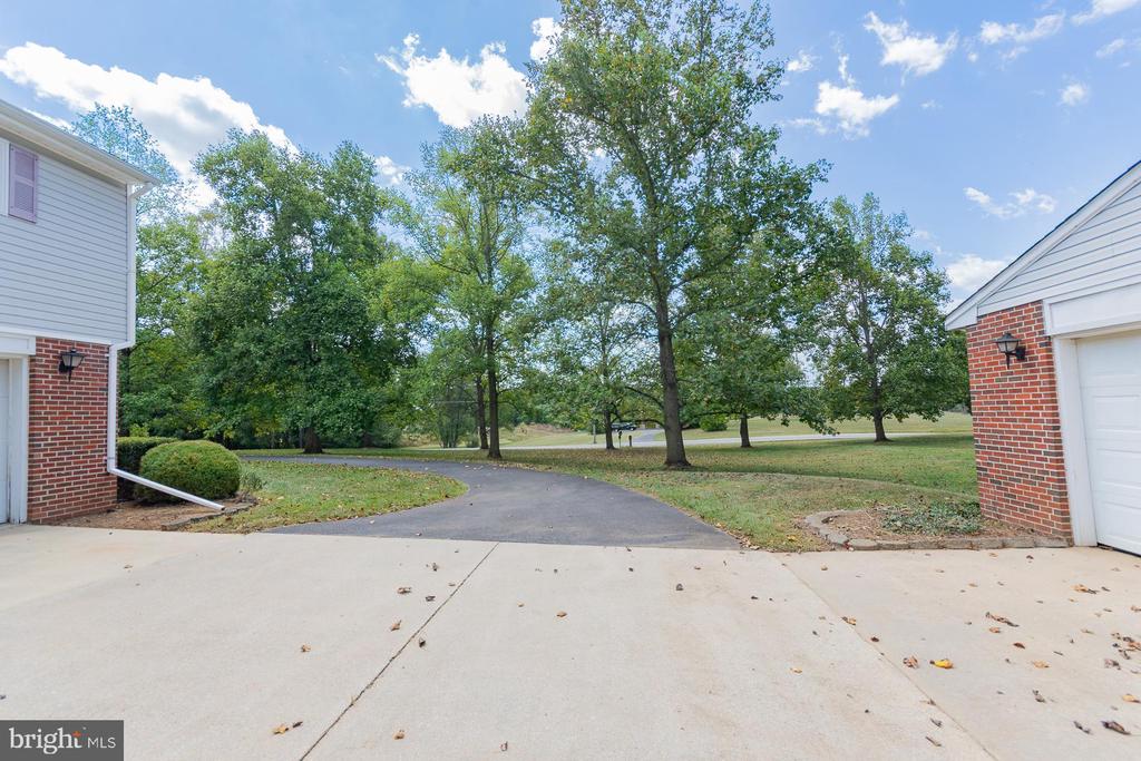 31 LOCUST HILL DRIVE
